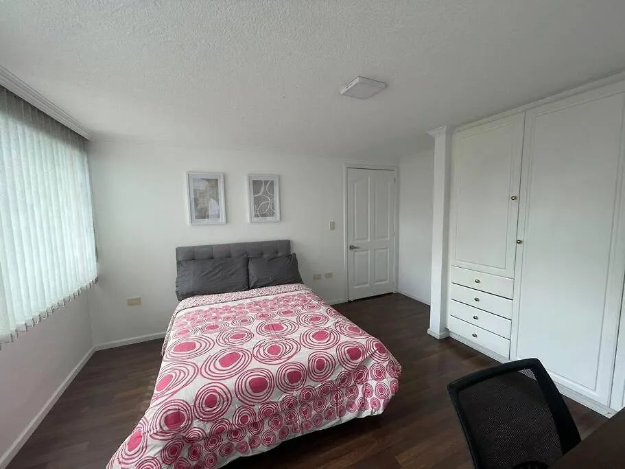 Ferienwohnung Lujoso Apartamento En Bellavista Quito
